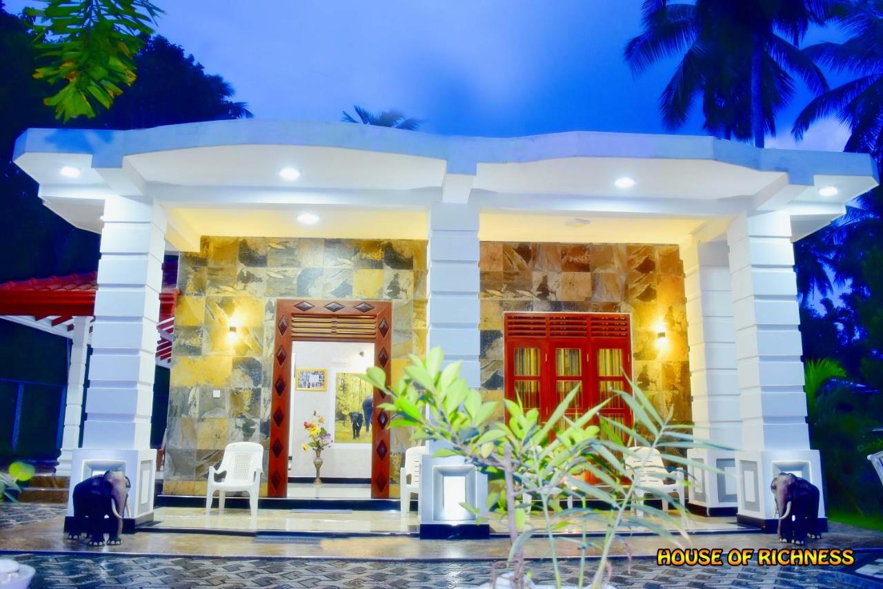 فندق House Of Richness نيجومبو المظهر الخارجي الصورة