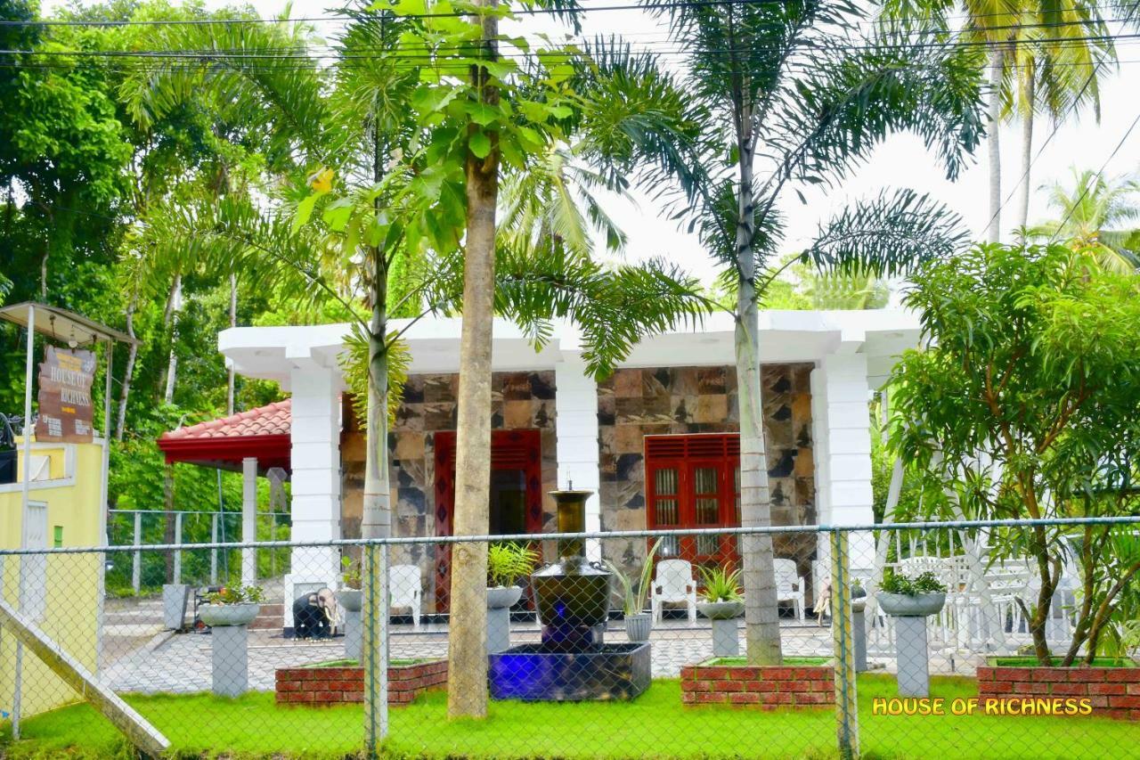 فندق House Of Richness نيجومبو المظهر الخارجي الصورة