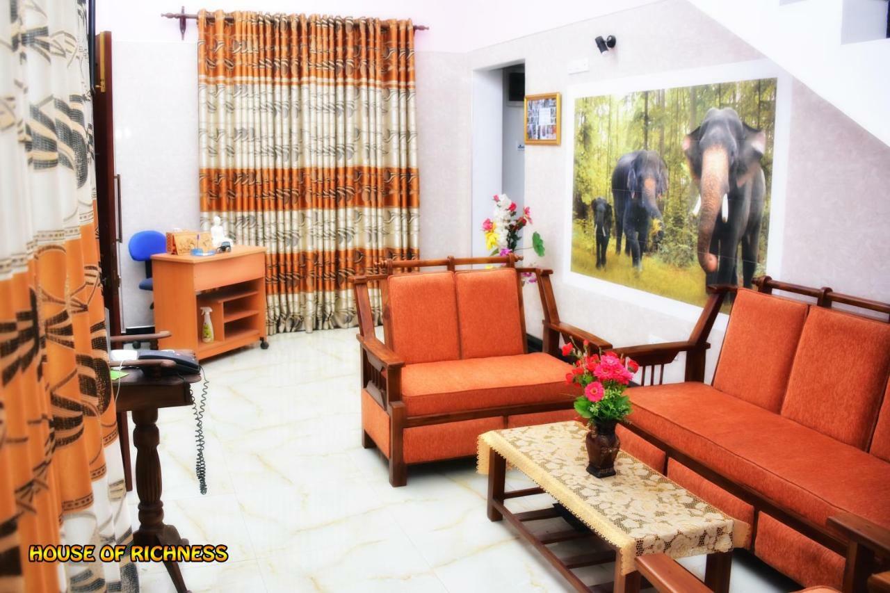 فندق House Of Richness نيجومبو المظهر الخارجي الصورة