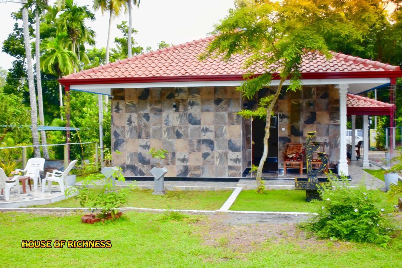 فندق House Of Richness نيجومبو المظهر الخارجي الصورة