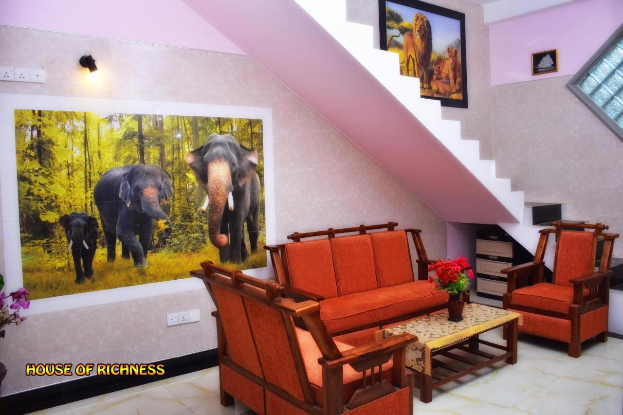 فندق House Of Richness نيجومبو المظهر الخارجي الصورة