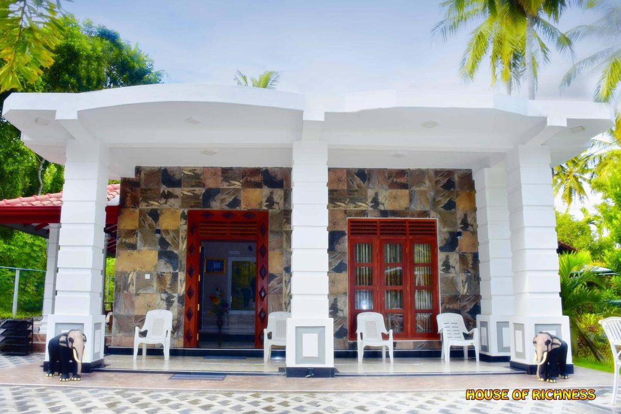 فندق House Of Richness نيجومبو المظهر الخارجي الصورة